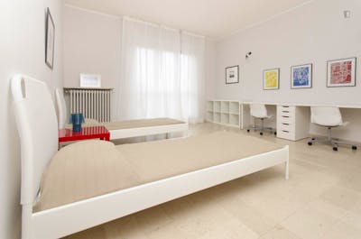 Roomy twin bedroom in the vicinity of ISAD - Institute of Design and Architecture  - Gallery -  2