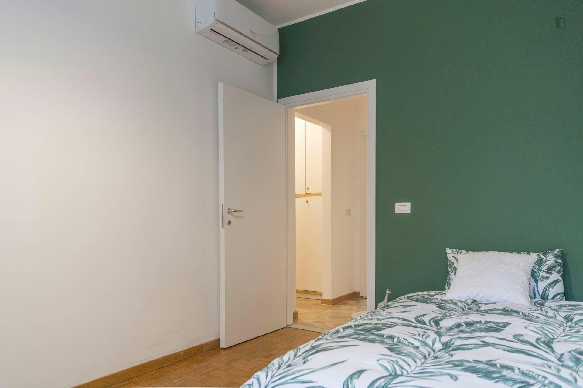 Modern single bedroom near Metro Sant'Agostino/Porta Genova