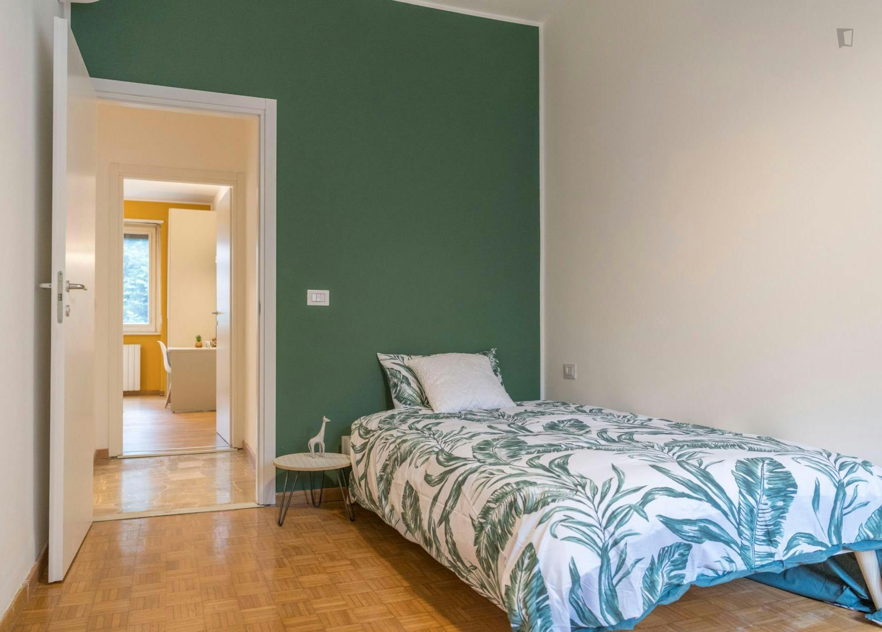Modern single bedroom near Metro Sant'Agostino/Porta Genova