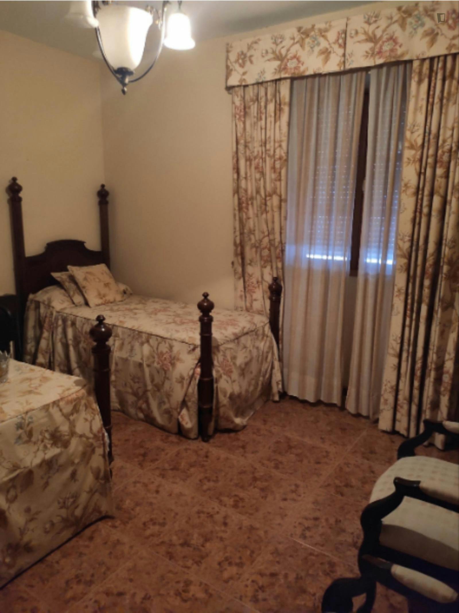 Classic Twin Bedroom close to Cadiz University