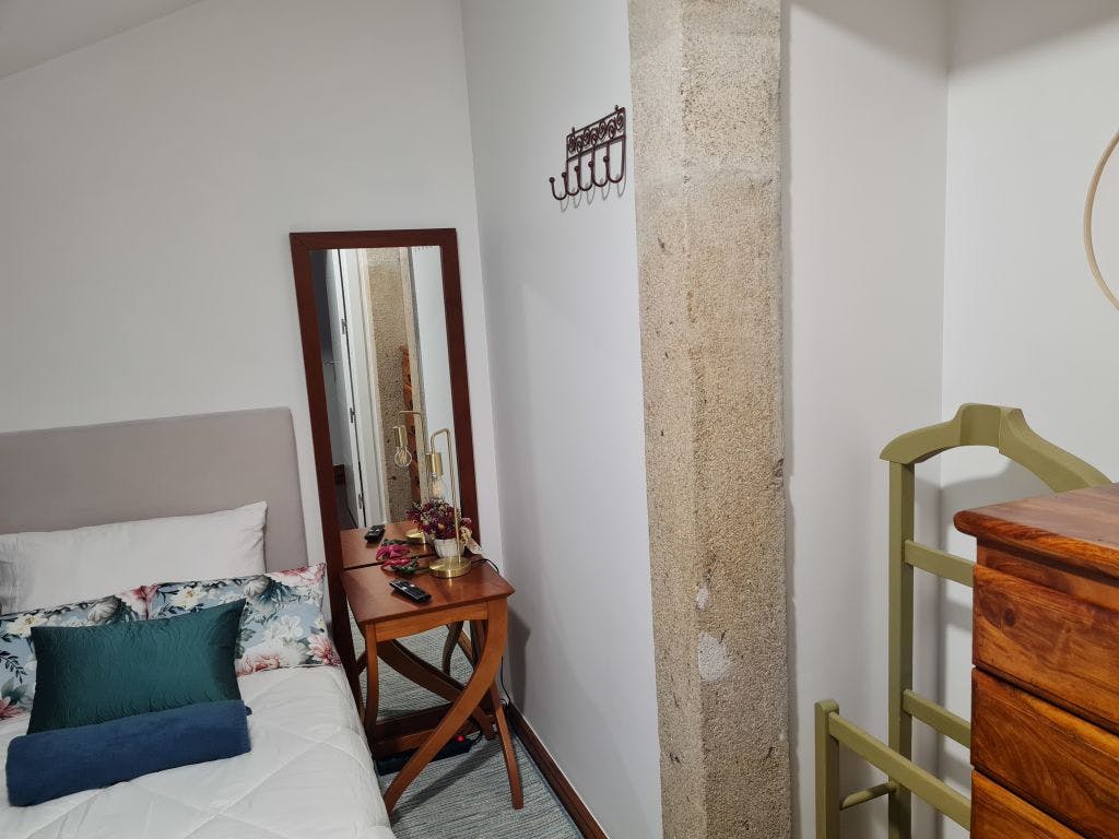Coliving with Coworking Space open 24-7 – SINGULAR Tiny (5 m2) Private Bedroom (shared bathroom)