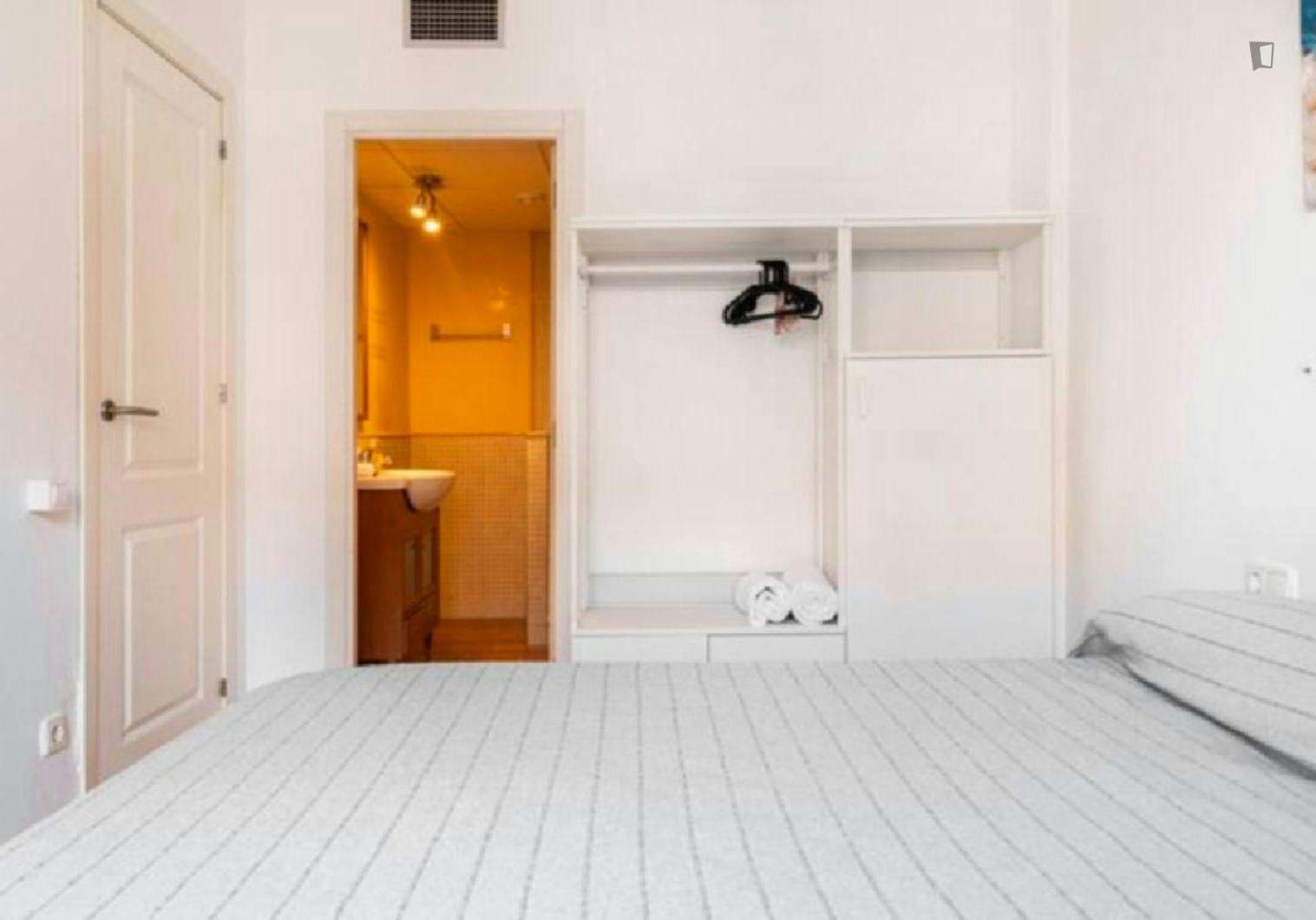 Lovely 1 Bedroom Apartment close to Carrer d'Espinach