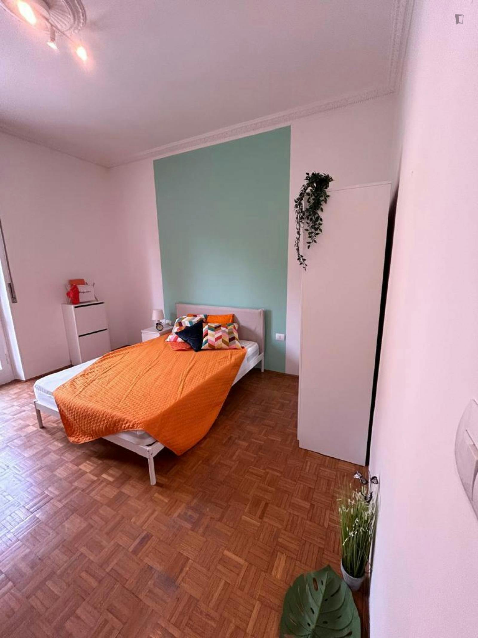 Inviting double bedroom near Termini station 