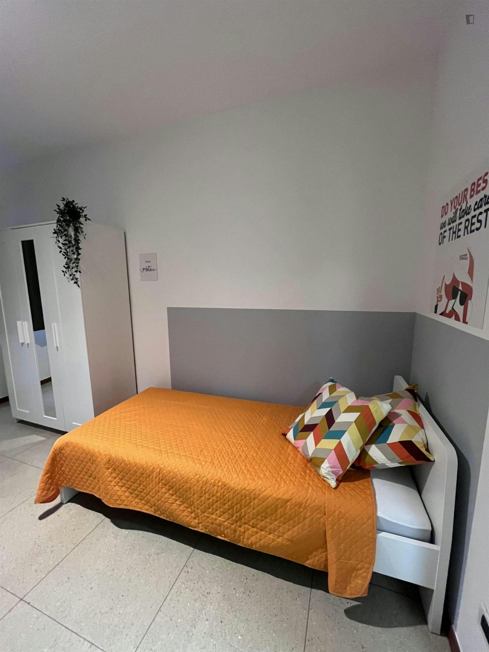 Single bedroom in a student flat, in Cristo Re