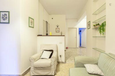 Snug double bedroom close to Università degli Studi di Firenze - Scuola di Giurisprudenza  - Gallery -  3