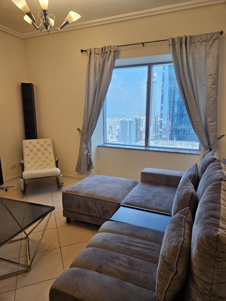 Exquisite 3-bedroom Apartment near Financial Centre Metro Station