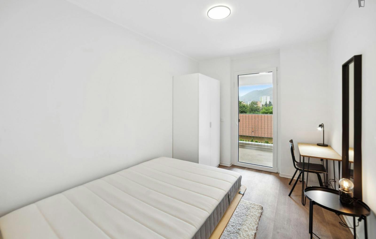 Neat single bedroom with balcony in Lend