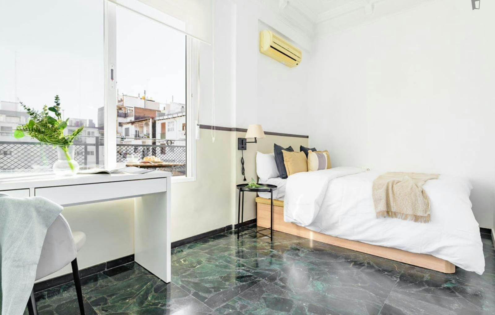 Stupendous double bedroom in the Eixample district
