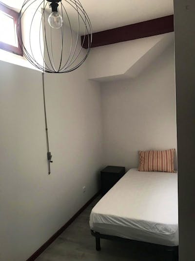 Single bedroom in a student flat, in Paranhos  - Gallery -  3