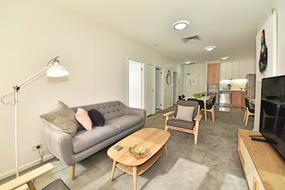 Snug 2-bedroom apartment near Melbourne Central Station  - Gallery -  3