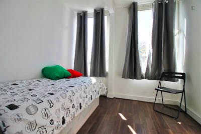Stunning single bedroom near the South Quay DLR stop  - Gallery -  2
