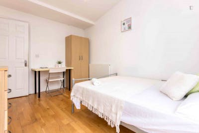 Welcoming double bedroom in residential Limehouse  - Gallery -  2