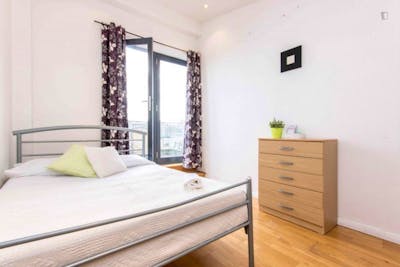 Welcoming double bedroom in residential Limehouse  - Gallery -  1
