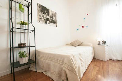 Single bedroom in a 6-bedroom residence near the Principe de Vergara metro  - Gallery -  1