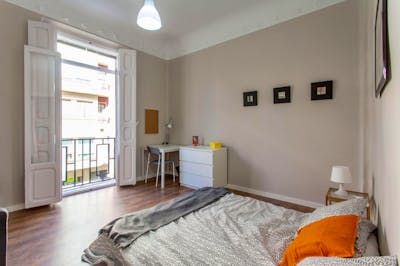 Fantastic double bedroom in a 6-bedroom apartment in Eixample  - Gallery -  2