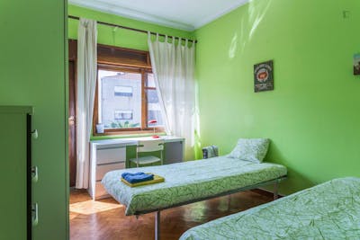 Bed in a twin bedroom, in in proximity of Faculdade De Economia Da Universidade Do Porto