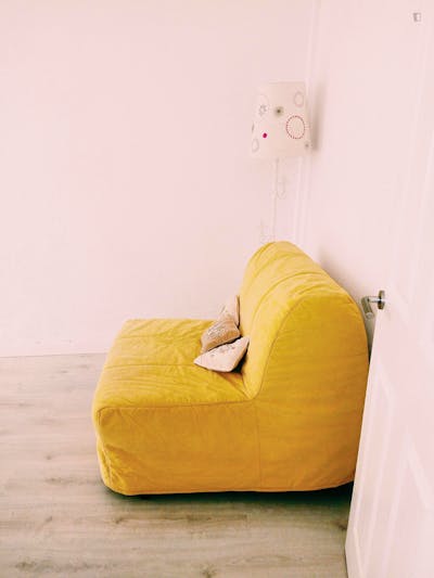 Cute single bedroom in Cascais  - Gallery -  1