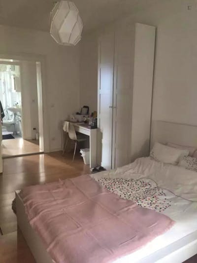 Double bedroom in a 2-bedroom apartment near Maillingerstraße metro station