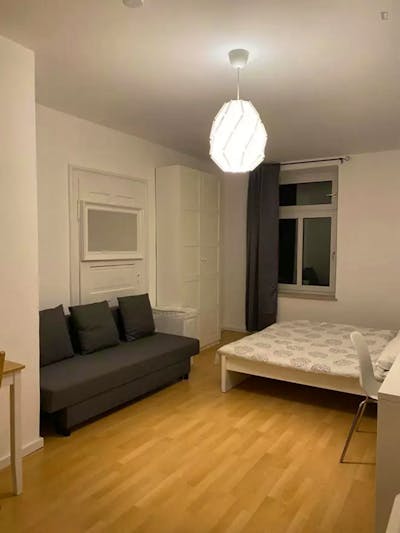Double bedroom in a 2-bedroom apartment near Maillingerstraße metro station