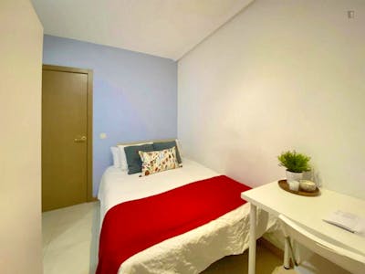 Cosy single bedroom in a 4-bedroom flat, in central Castellana  - Gallery -  2