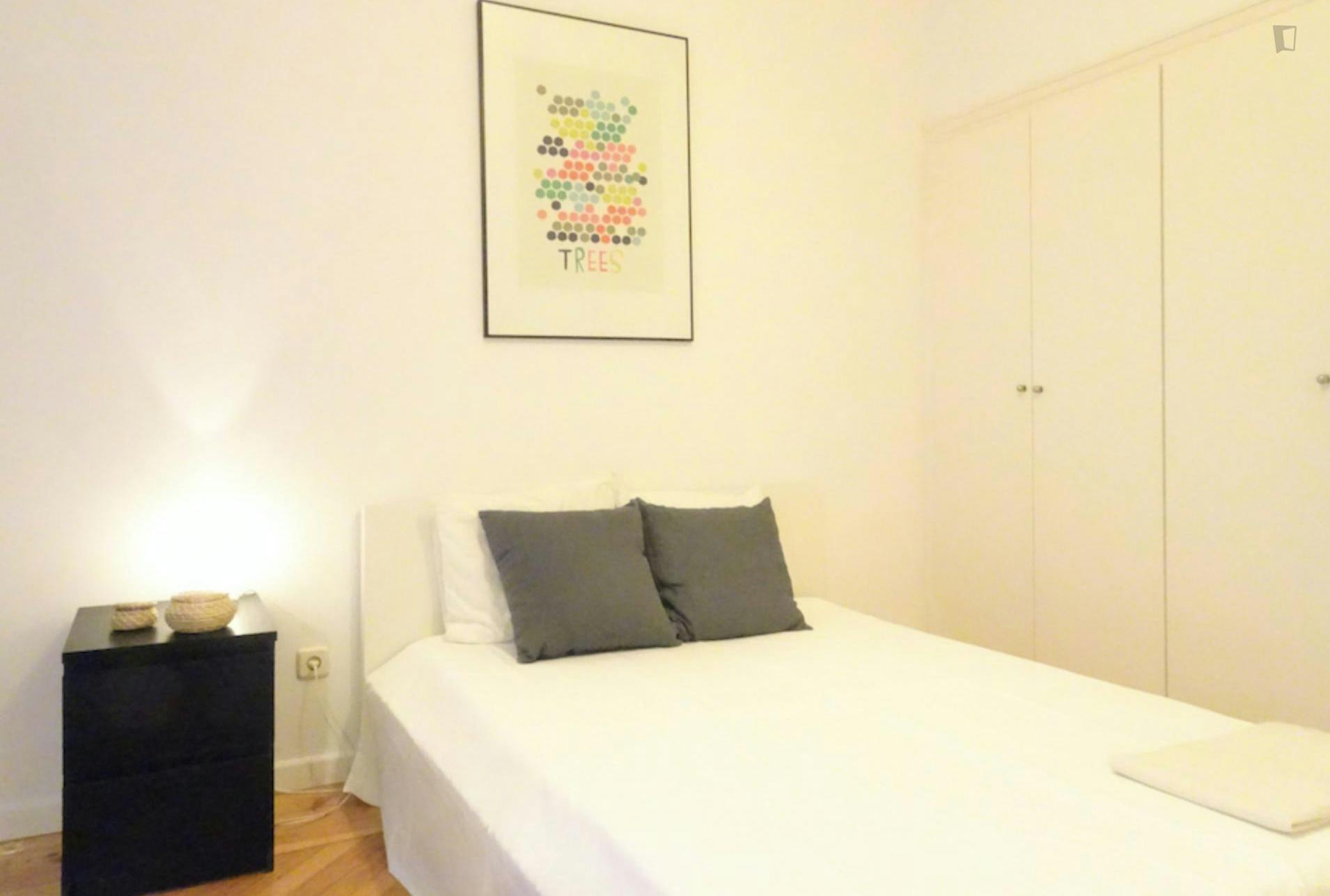 Charming double bedroom in a 4-bedroom apartment near Rubén Darío metro station