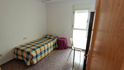 Single Bedroom in a 3 rooms apartment. Near university and beach.  - Gallery -  1