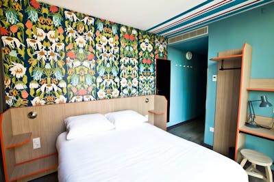 Modern double ensuite bedroom, in a hostel in Oosterpark