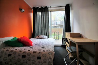Single bedroom in 5-bedroom flat close to Poplar Dlr station   - Gallery -  1