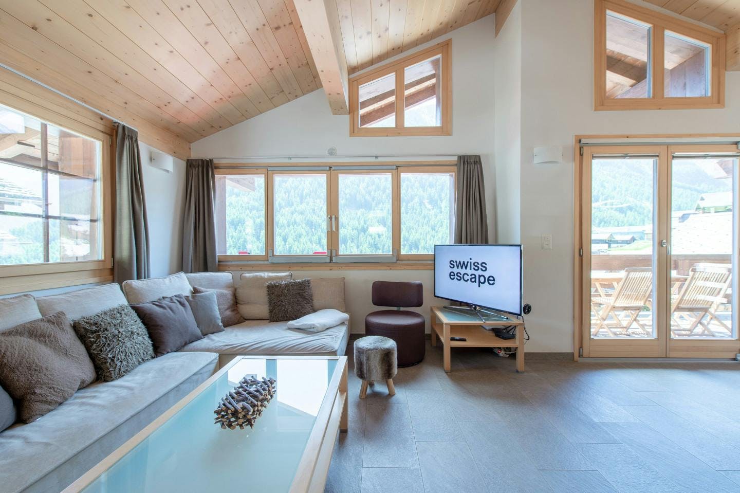 Charming Chalet w/ Stunning Alps View w/ Coworking + Outdoor Areas