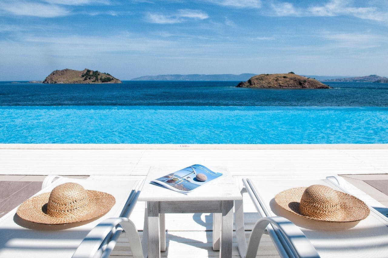 Generous Modern Villa Overlooked The Sea w/ Coworking + Pool