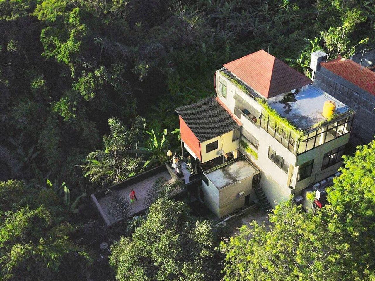 Exotic Jungle Villa w/ Coworking + Rooftop Deck