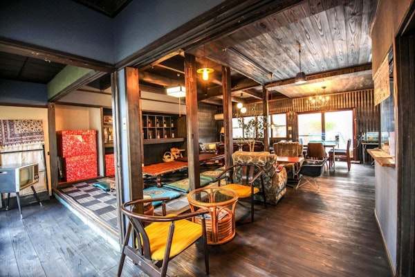 Traditional Styled House w/ Coworking + Manga Room + Bar