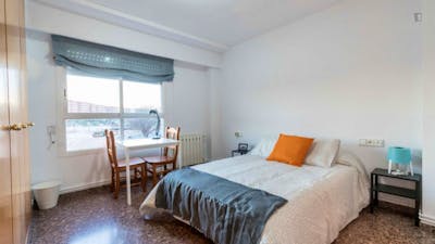 Great double bedroom in Malilla  - Gallery -  1