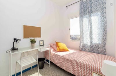 Welcoming single bedroom in El Pla del Real  - Gallery -  2