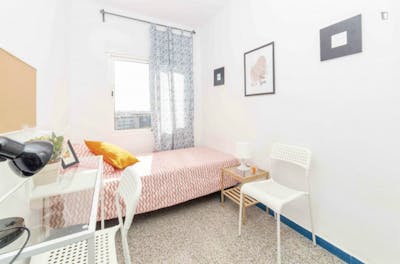 Welcoming single bedroom in El Pla del Real  - Gallery -  1