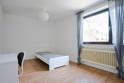 Airy single bedroom in well-linked Wersten