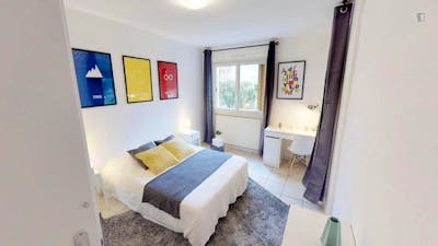 Restful double bedroom in Bourrassol