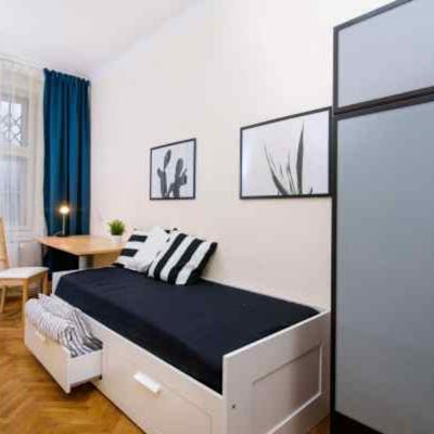 Tasteful twin bedroom in the Holešovice district