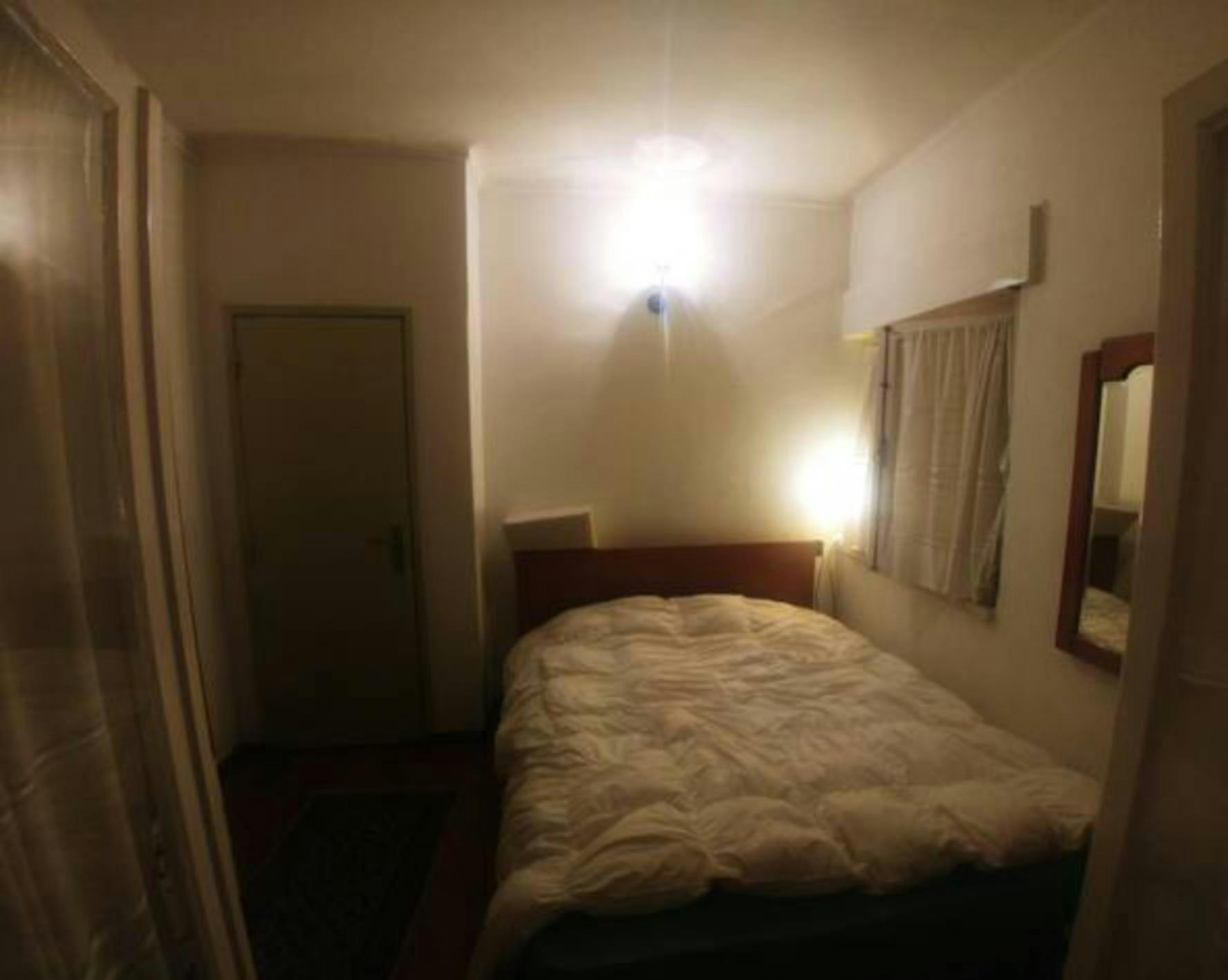 Cosy double bedroom in a 3-bedroom apartment, in Barreira