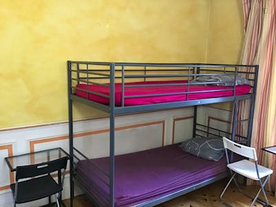 Bed in a neat bunk bedroom, in Achères