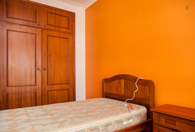 Tasteful single bedroom in a 3-bedroom flat, in Alto de São João  - Gallery -  2