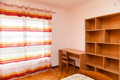 Tasteful single bedroom in a 3-bedroom flat, in Alto de São João  - Gallery -  3