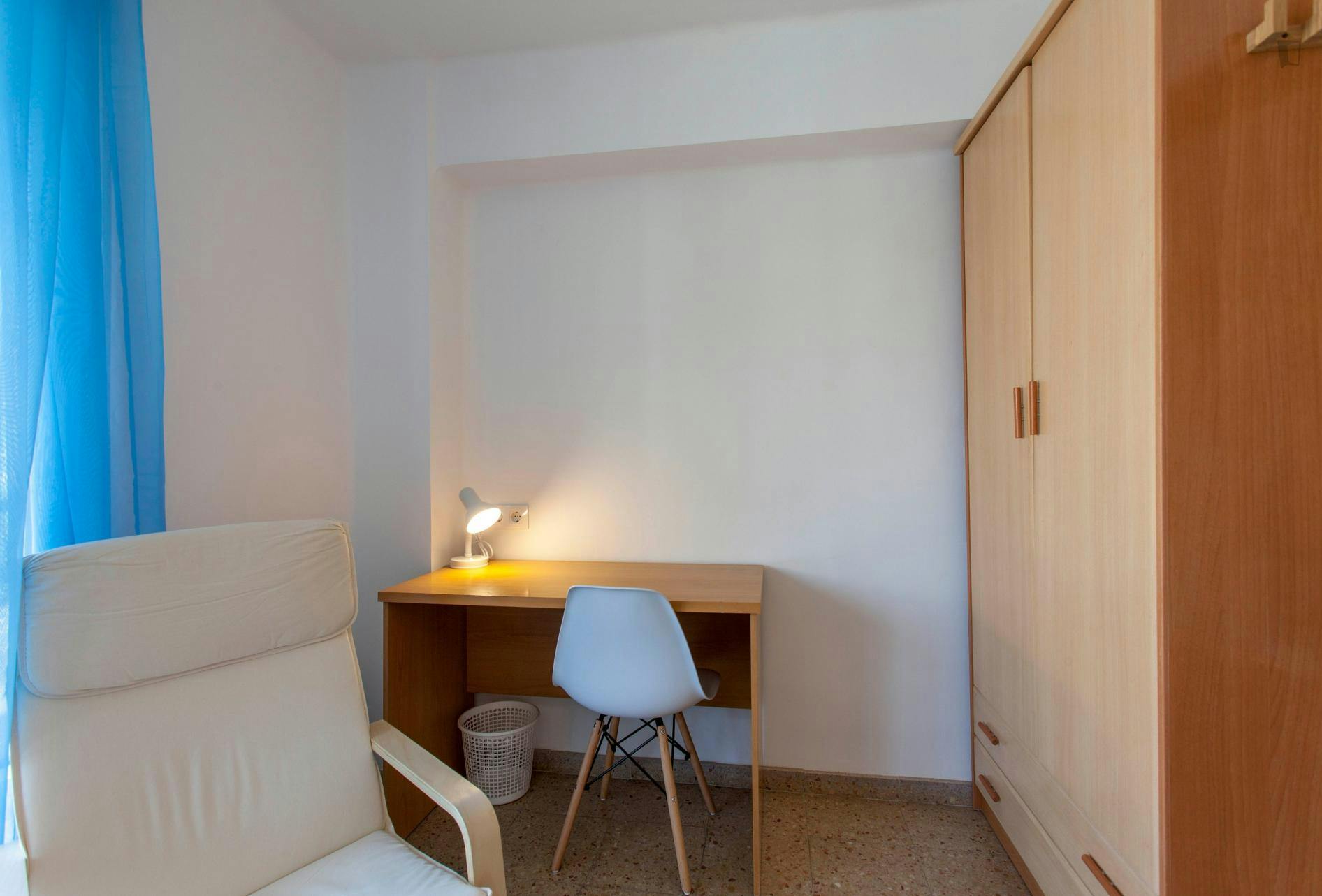 Fantastic double bedroom with a balcony close to Instituto INTER