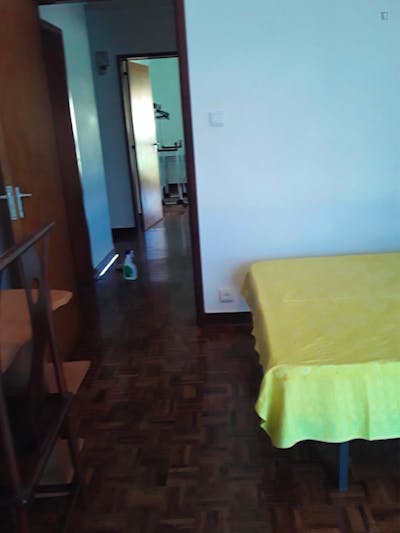 Large double bedroom in central Coimbra  - Gallery -  2
