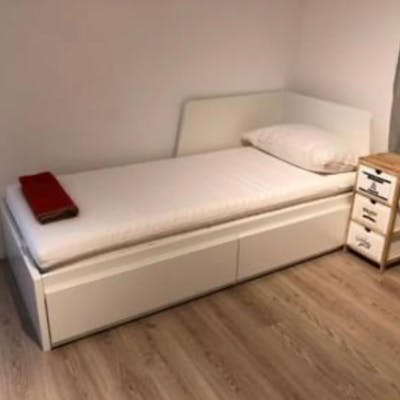 Bed in a cosy twin bedroom, in Bolghera