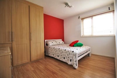 Double bedroom in 4-bedroom flat near Shadwell Station  - Gallery -  3