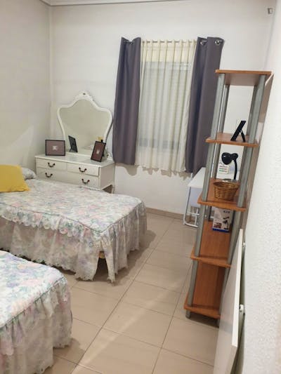 Twin bedroom in a 4-bedroom apartment near Campus Universitario de Ponferrada  - Gallery -  2