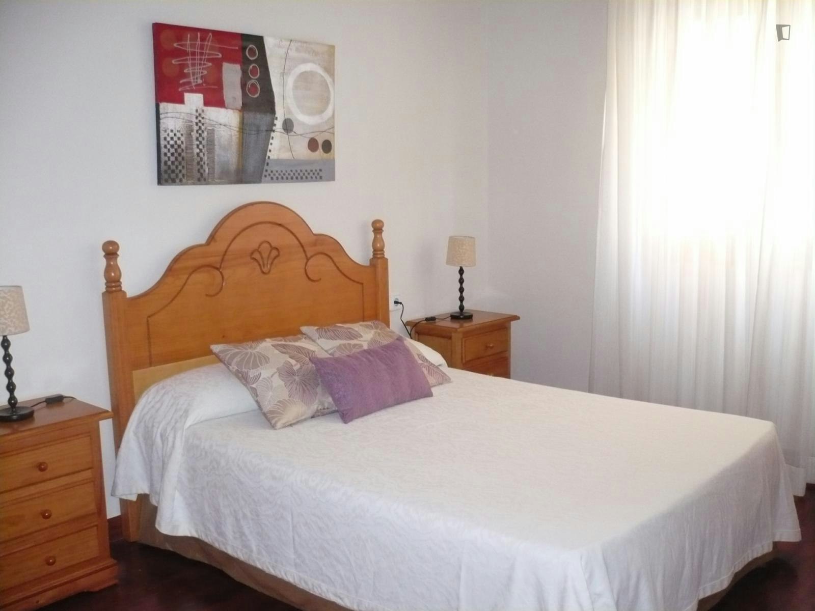 Double bedroom in a 4-bedroom apartment in Camp Redó