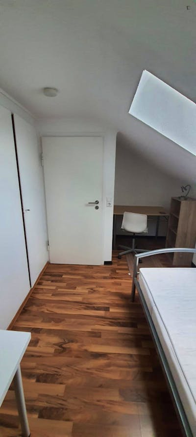 Cozy single bedroom in a 5-bedroom apartment near Plieninger Straße metro station