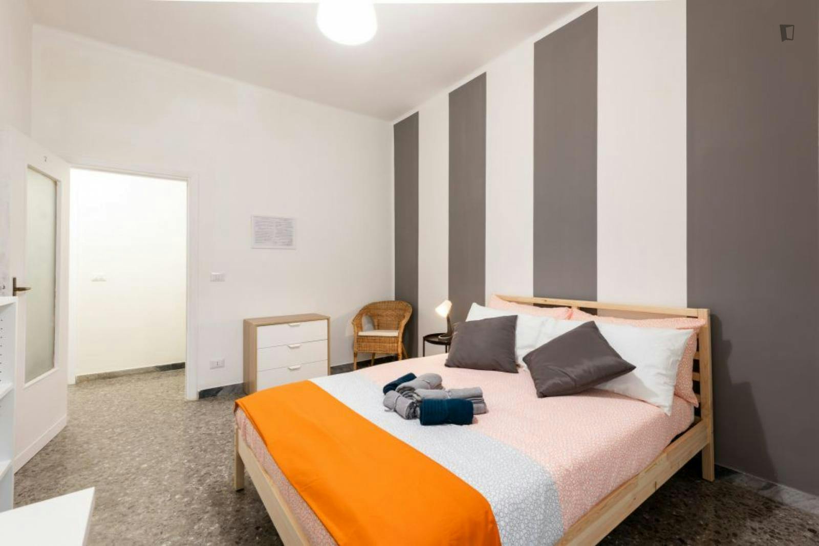 Beautiful double bedroom in a 4-bedroom apartment near Bari F. Crispi metro station